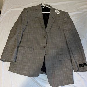 Jos A Bank 42R Men’s Traveler Suit NWT